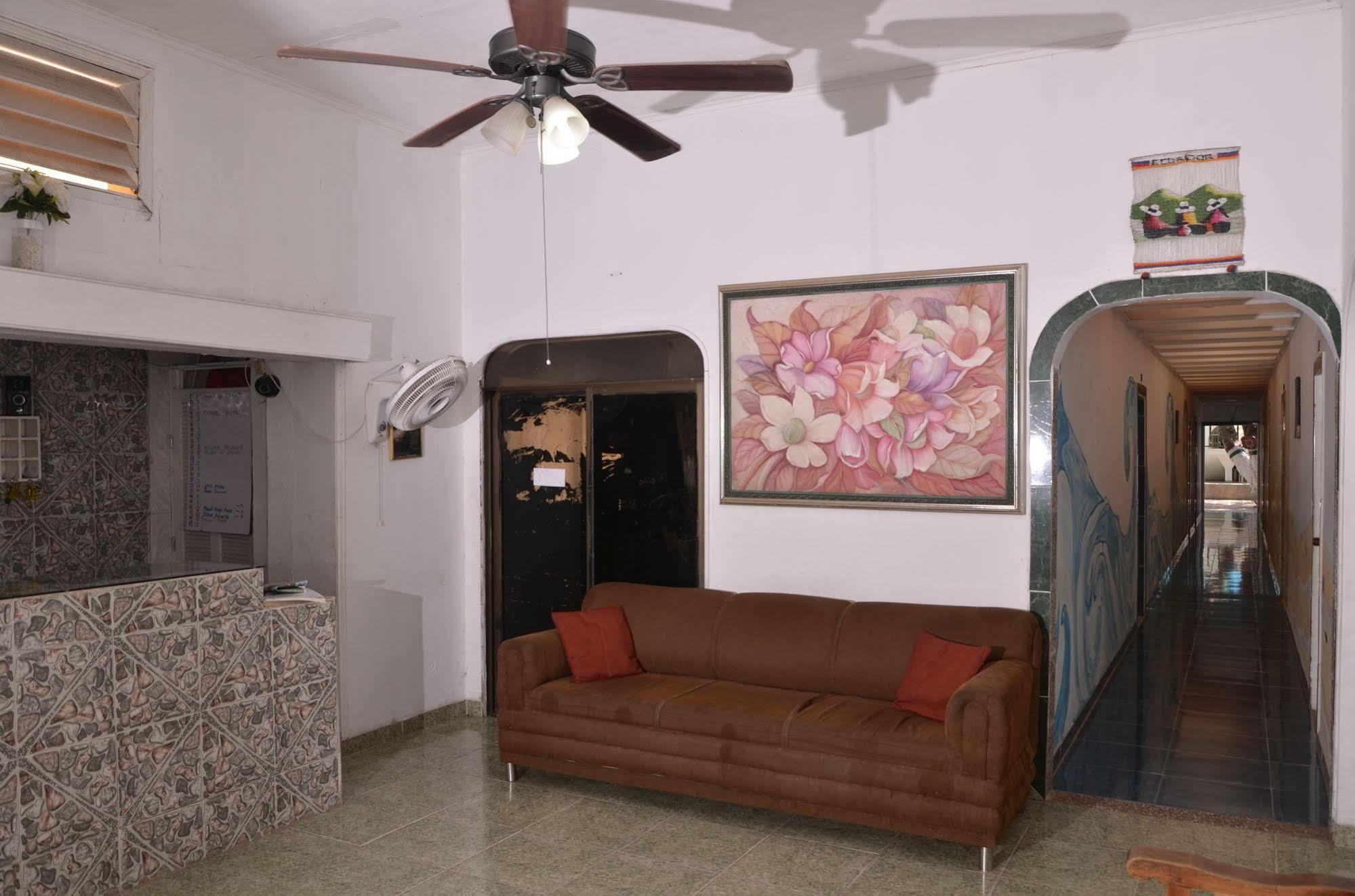 Hotel Vargas Airport Cartagena Eksteriør billede